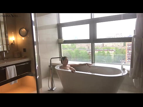 ❤️ Une énorme nana se branlant passionnément la chatte dans la salle de bains ☑ Fucking at us ☑