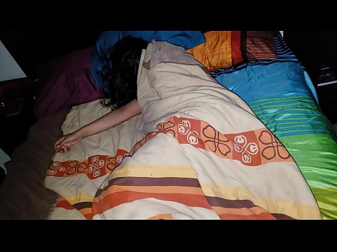 ❤️ Beau-fils réprimandant sa jeune belle-mère pendant qu'elle dort. ☑ Fucking at us ☑